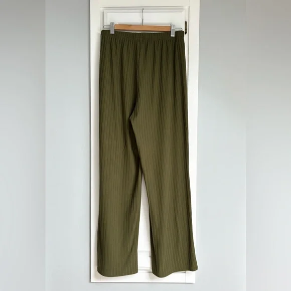 Womens Three-Piece Ribbed Lounge Set - Picture 13 of 16